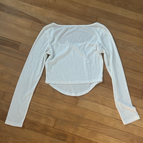 White fitted long sleeve top. Size small - Picture 3 of 4